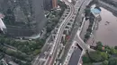 Rangkaian kereta Lintas Raya Terpadu (LRT) Jabodebek melintas di kawasan Kuningan,  Jakarta, Rabu, 15 Juli 2026. (KLY/Arie Basuki)