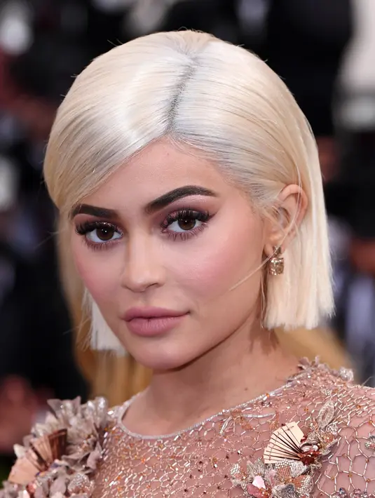 Ini penampilan terakhir Kylie Jenner sebelum menyembunyikan kehamilannya di May 2017. (DAVID FISHER/REX/SHUTTERSTOCK/HollywoodLife)