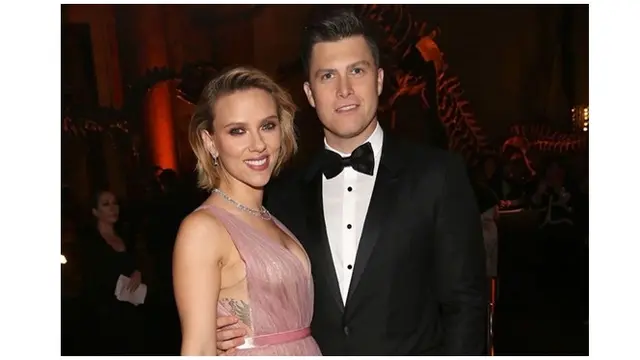 Scarlett Johansson dan Colin Jost
