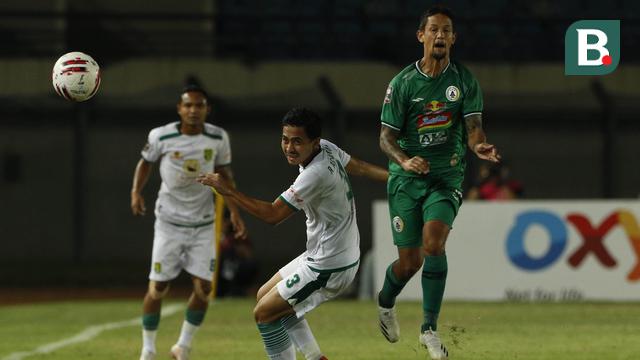 FOTO: PS Sleman Imbangi Persebaya Surabaya Tanpa Gol di Babak Pertama - Irfan Bachdim; Reva Adi Utama
