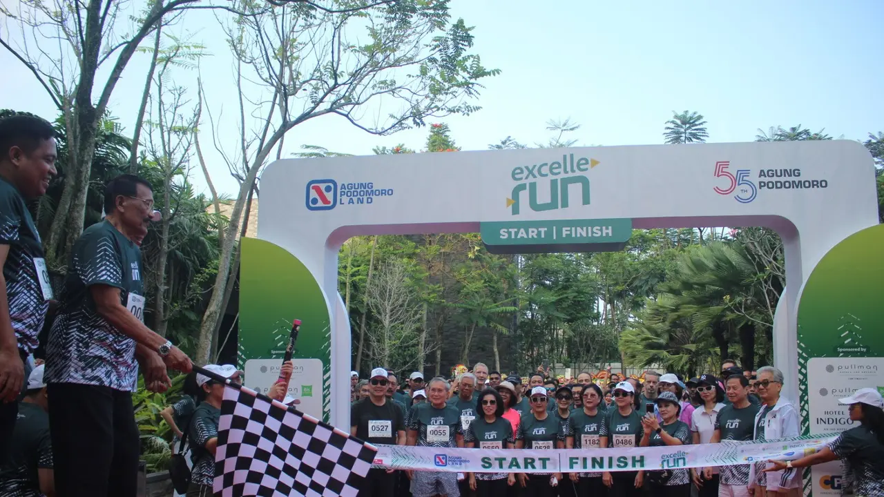Kegiatan lari santai bersama karyawan dengan jarak 5,5 kilometer dilakukan Agung Podomoro dalam rangka merayakan ulang tahunnya yang ke-55 di kawasan Vimala Hills, Ciawi, Bogor.