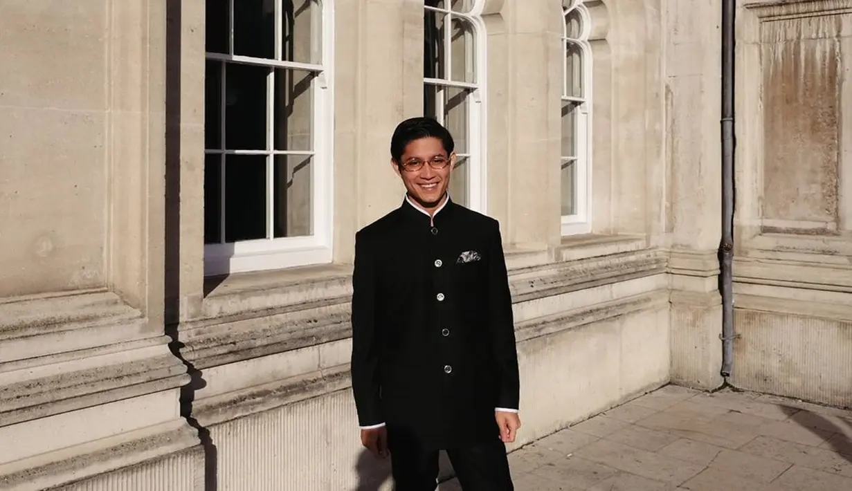 Nah, seperti yang sudah dibahas sebelumnya, Rassya ini sempat menarik perhatian di dunia hiburan. Namun ternyata, menjadi artis hanya sekadar menyalurkan hobi saja.  (Instagram/teukurassya)