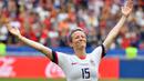 Megan Rapinoe dinobatkan oleh FIFA sebagai pesepak bola putri terbaik pada tahun 2019. Pemain Seattle Reign FC ini juga menyabet penghargaan Ballon d'Or Feminin di tahun yang sama. Saat ini ia tercatat mendapatkan gaji sebanyak  447 ribu dolar (Rp6,4 miliar) per tahun. (Foto: AFP/Philippe Desmazes)