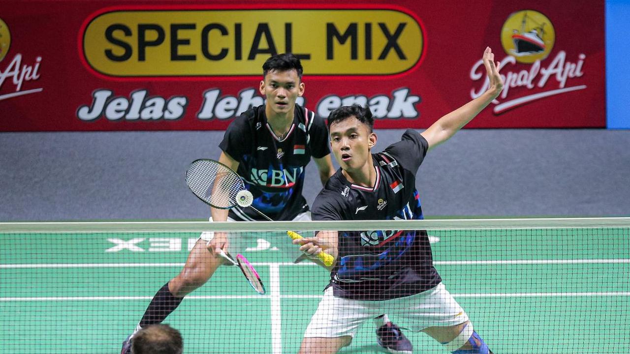 Pebulu tangkis ganda putra Indonesia,&nbsp;Bagas Maulana/Muhammad Shohibul Fikri setelah bertanding melawan wakil Denmark,&nbsp;Kim Astrup/Anders Skaarup Rasmussen pada perempat final Indonesia Open 2024 di Istora Senayan, Jakarta, Jumat (7/6/2024). Bagas