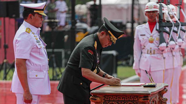 Laksamana Yudo Resmi Serahkan Jabatan Panglima TNI ke Jenderal Agus Subiyanto