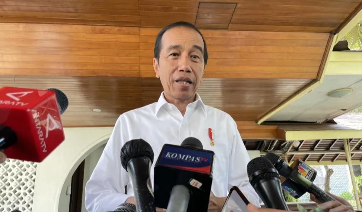 Airlangga menilai, dari putusan tersebut akan memunculkan sorotan. Apalagi Jika gugatan dikabulkan, maka MK bakal dianggap menjadi instrumen politik dari kekuasaan<br>
