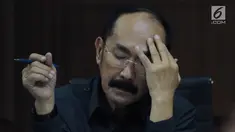 Terdakwa dugaan merintangi penyidikan korupsi e-KTP, Fredrich Yunadi menjalani sidang lanjutan di Pengadilan Tipikor, Jakarta, Kamis (26/4). Sidang mendengar keterangan saksi, salah satunya dokter spesialis jantung RSPH. (Liputan6.com/Helmi Fithriansyah)