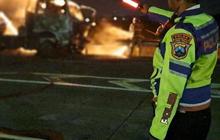 Truk Tangki Bermuatan Metanol Terbakar di Tol Jombang