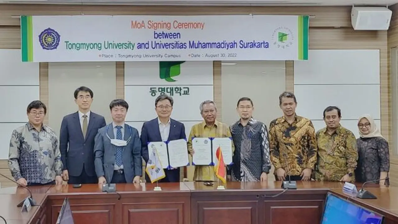 Pendatanganan MoU kerja sama antara UMS dengan Tongmyong University, di Busan, Korea Selatan. (Foto: muhammadiyah.or.id/Liputan6.com)