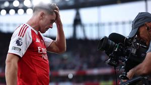 Penyerang Arsenal asal Swedia #14, Viktor Gyokeres, merayakan gol kelima timnya dari titik penalti dalam pertandingan&nbsp;Premier League antara Arsenal dan Leeds United di Stadion Emirates, London, pada 23 Agustus 2025. (HENRY NICHOLLS/AFP)