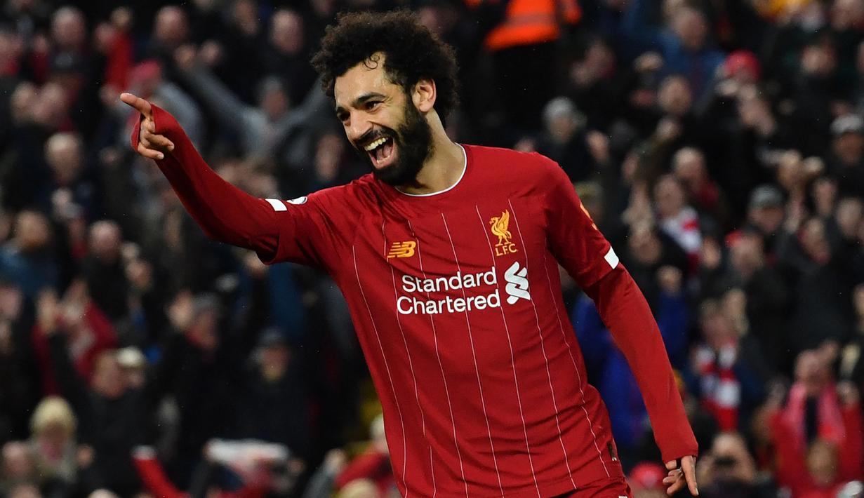 Rekan satu tim Sadio Mane, Mohamed Salah merupakan kreator gol bagi Liverpool musim lalu. Pemain berkebangsaan Mesir ini telah membukukan 31 gol dan enam assist dari 51 penampilannya di semua ajang. Peringkat tiga besar The Reds di Liga Inggris juga tak lepas dari jasanya. (Foto: AFP/Paul Ellis)