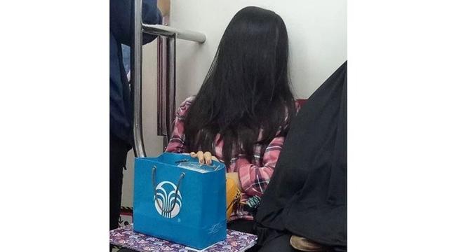 6 Kelakuan Kocak saat di Dalam Kereta Api Ini Bikin Ketawa