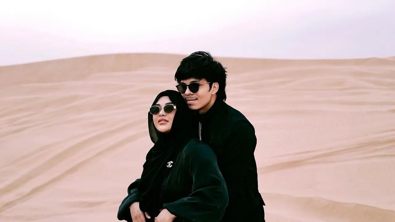 Atta Halilintar dan Aurel Hermansyah liburan di Dubai. [Foto: Instagram/attahalilintar]