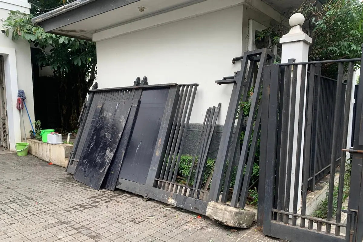 Rumah Jusuf Kalla Ditabrak Mobil Subuh Hari