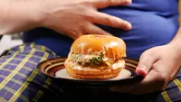 Kebiasaan Makan Terburu-buru Bisa Ganggu Pencernaan dan Metabolisme