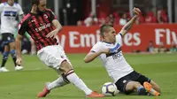 Gonzalo Higuain mencetak satu gol saat AC Milan ditahan Atalanta 2-2 di San Siro. (AP Photo/Luca Bruno)