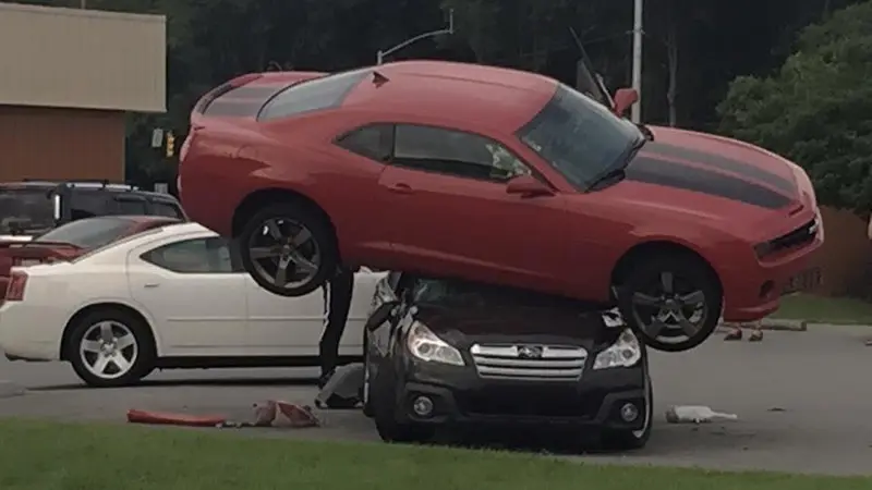 Chevrolet Camaro tindih Subaru