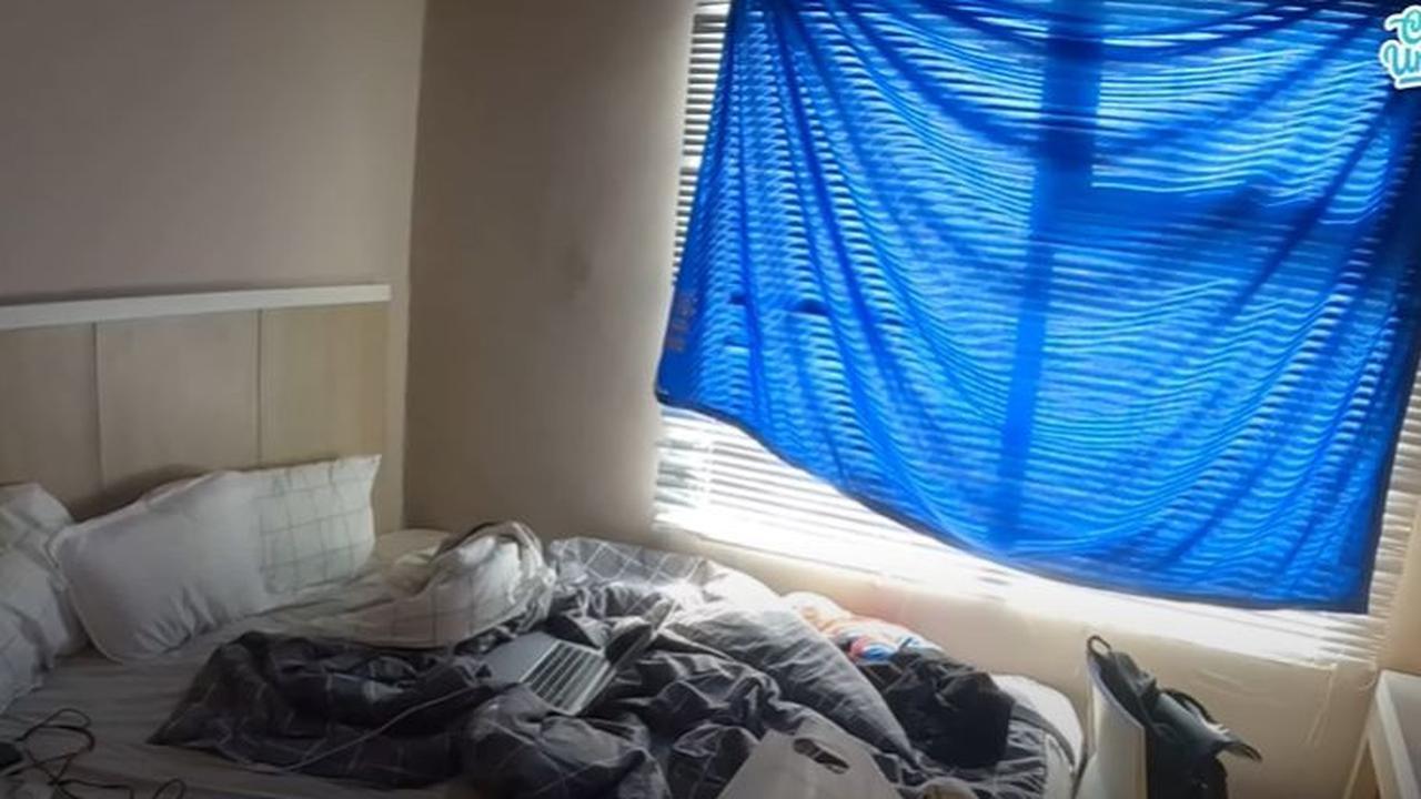 Kamar Tidur yang Nyaman Meski Berantakan