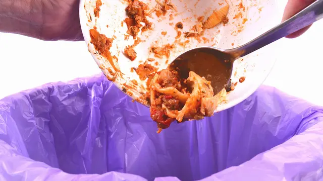 Mudah Diterapkan, Ini 5 Cara Menghilangkan Lemak Membandel Pada Peralatan Dapur Bekas Pakai