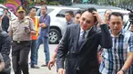 Gubernur DKI Jakarta, Basuki T Purnama saat tiba untuk menghadiri pemberkataan pasangan Harvey Moeis dan Sandra Dewi di Gereja Katedral, Jakarta Pusat, Selasa (8/11). Acara Pemberkatan dimulai tepat pukul 13.00 WIB. (Liputan6.com/Herman Zakharia)
