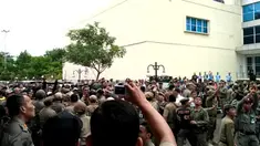 Kericuhan terjadi di Kantor Pemkot Bekasi akibat saling ejek dan lempar batu antar Ormas.