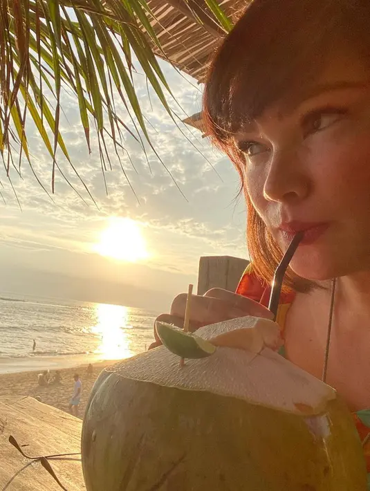 <p>Walau tak aktif di dunia hiburan lagi, Tracy kerap berbagi potret dan kabar dirinya di media sosial. (FOTO: instagram.com/tracytrinita/)</p>
