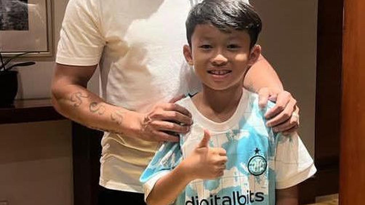 Bertemu Dengan Seseorang yang Diidolakan