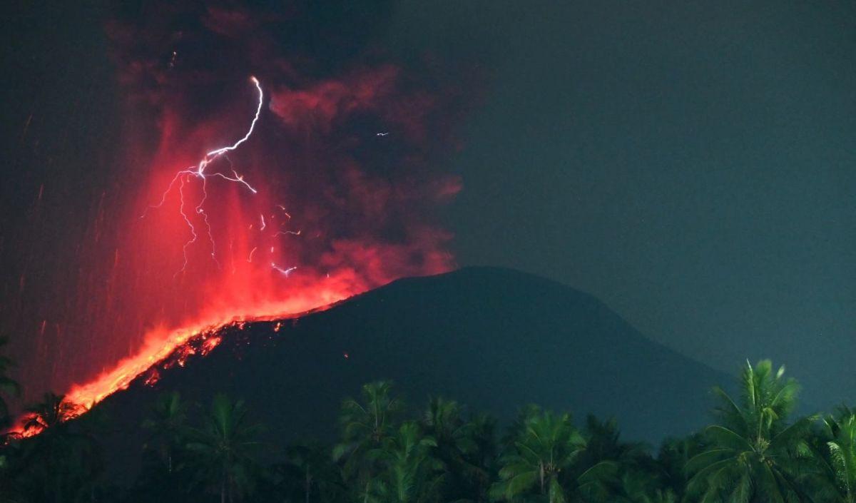 Pada 1-15 Mei 2024 kegempaan yang tercatat di Gunung Ibu sebanyak 40 kali gempa letusan, tujuh kali gempa guguran.