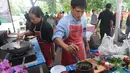 Karyawan Badan Pengkajian dan Penerapan Teknologi (BPPT) lomba masak di Puspitek, Setu, Tangerang Selatan, Kamis (24/1). Lomba ini memakai sayuran yang menggunakan pupuk bio hasil pengkajian Pusat Bioindustri serta garam lososa. (Merdeka.com/Arie Basuki)
