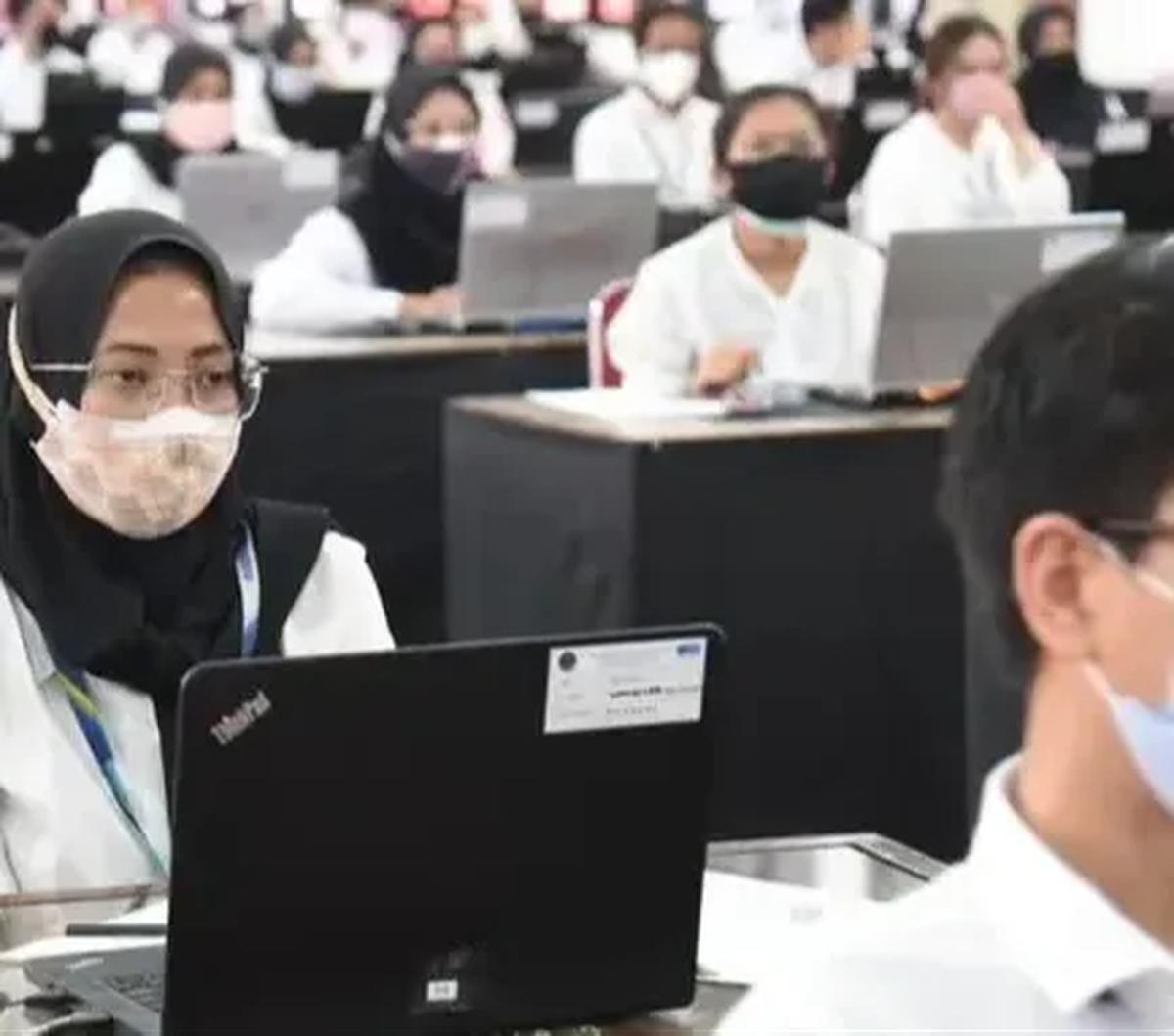 "Untuk keperluan mereka mengurus SKCK itu ada yang untuk melamar kerja, namun mayoritas mereka mengurus untuk syarat mendaftar CPNS," ujar Yulianto.