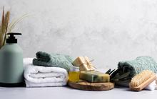 8 Cara Menyimpan Peralatan Mandi di Kamar Mandi Kecil, Praktis dan Anti Ribet