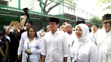 Sandiaga Uno menggunakan hak pilihnya di TPS 01 Jalan Daha IV, Selong, Kebayoran Baru, Jakarta Selatan