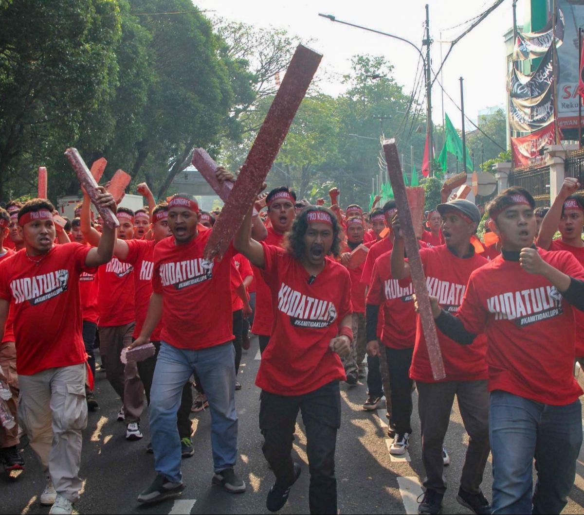 Peringatan peristiwa kerusuhan 27 Juli 1996 atau yang dikenal sebagai "Kudatuli," digelar di kantor DPP PDIP, Menteng, Jakarta Pusat, pada Sabtu (27/7/2024). Foto: merdeka.com / Arie Basuki<br>