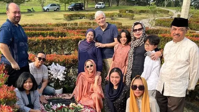 BCL Ziarah ke Makam Ashraf Sinclair