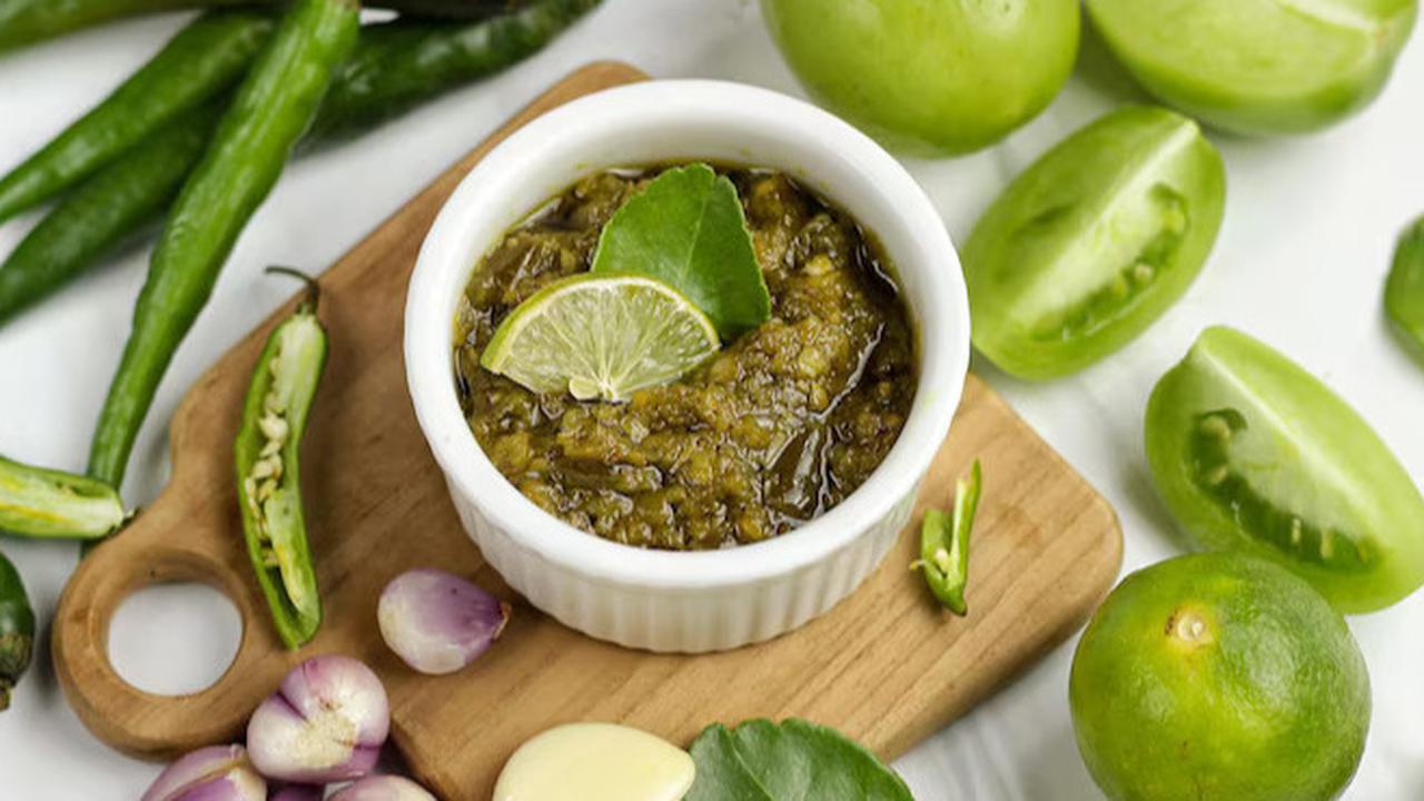Cara Membuat Sambal Hijau Anti Gagal, Dijamin Warnanya Tetap Cerah