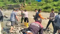 PascaBanjir Bandang, Warga dan Aparat Kompak Bangun Jembatan Darurat untuk Pelajar di Sukabumi