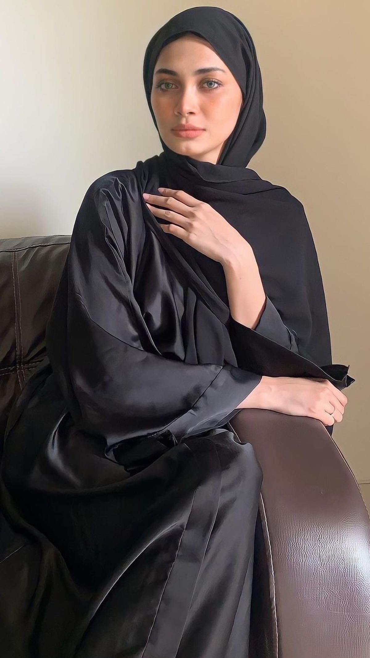 Di pernikahan yang kedua kali ini, Danisa terlihat lebih tertutup. Meski dirinya baru saja mengunggah momen bersama suami baru, Danisa enggan mengungkap siapa sosok suaminya.