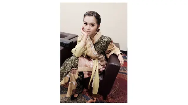 Kini Putri Ayu sudah berusia 22 tahun, ia tumbuh menjadi wanita anggun dan dewasa.