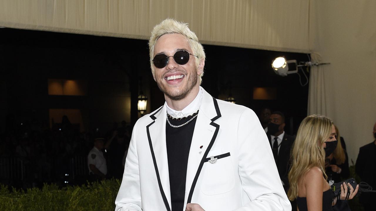 Pete Davidson dalam Met Gala 2021. (Evan Agostini/Invision/AP, File)