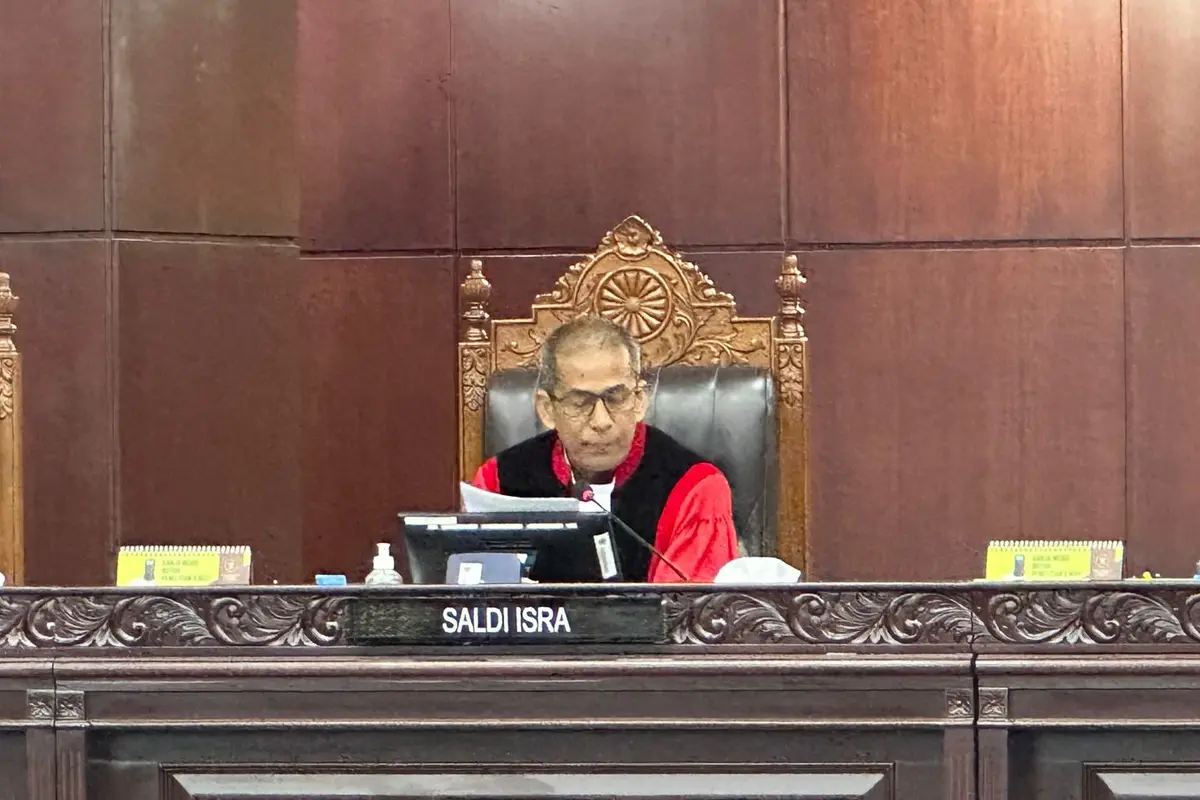 Wakil Ketua Mahkamah Konstitusi atau Wakil Ketua MK Saldi Isra menegaskan, tidak tepat jika MK dijadikan tumpuan untuk menyelesaikan permasalahan penyelenggaraan Pemilihan Umum 2024 (Pemilu 2024).