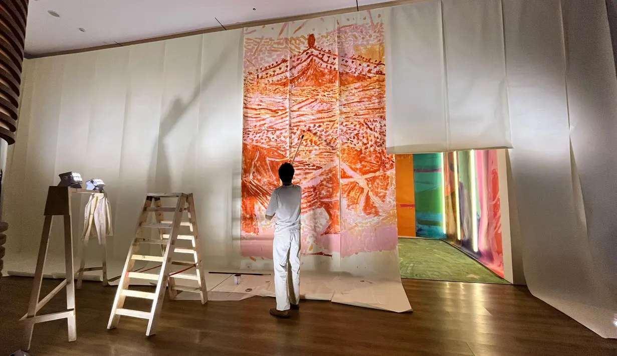 Berlokasi di Museum Macan, Hermès berhasil menyulap sebagian ruangan pameran dengan ajaib. Kali ini, Hermès berkolaborasi dengan pelukis dan seniman grafis asal Prancis, bernama Geoffroy Pithon.  [ Foto : Fimela.com ]