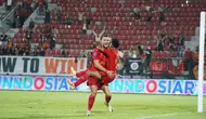 Striker Persija Jakarta, Marko Simic, merayakan gol yang dicetaknya ke gawang Dewa United bersama rekan setimnya, Rayhan Hannan, dalam laga pekan ke-27 BRI Liga 1 2023/2024 di Stadion Kapten I Wayan Dipta, Gianyar, Bali, Sabtu (2/3/2024). (Bola.com/Dok. Media Persija)