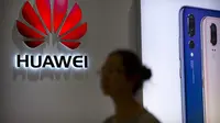 Salah satu toko resmi Huawei di Beijing, China (AP/Mark Schiefelbein)
