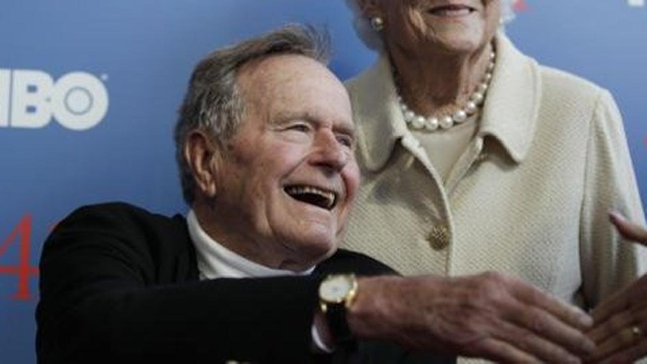 Mantan Presiden George HW Bush jatuh, lehernya patah