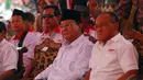Prabowo dan Abu Rizal Bakrie saat menghadiri deklarasi dukungan dari Aliansi Rakyat Bersatu (ARB) dan Merah Putih Sejati (MPS) di Tugu Proklamasi Jakarta, Selasa (10/6/2014) (Liputan6.com/Miftahul Hayat)
