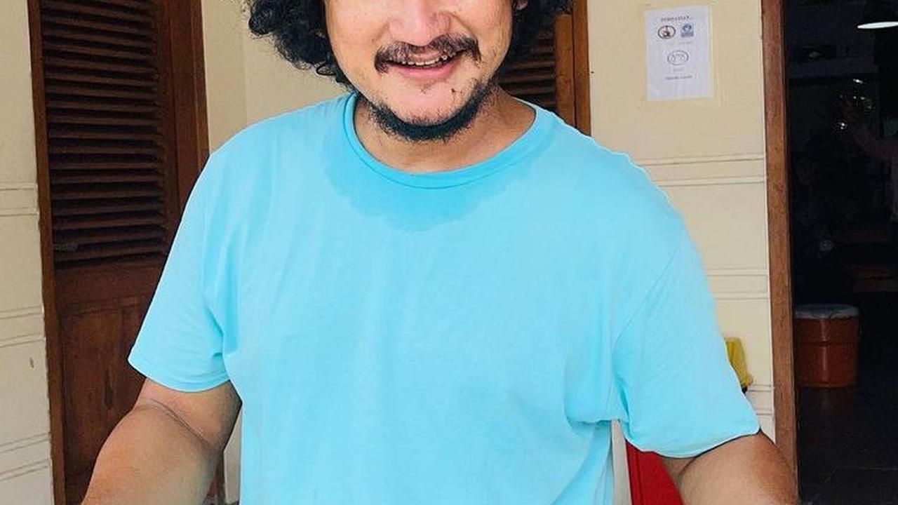 Isa Bajaj kini membuka warung makan bernama Warung Eropa Magetan.