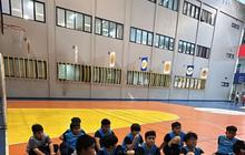 Putra Gantengnya Tanding Futsal, Begini Potret Kris Dayanti yang Rela Ngemper Bareng Amora Demi Beri Dukungan