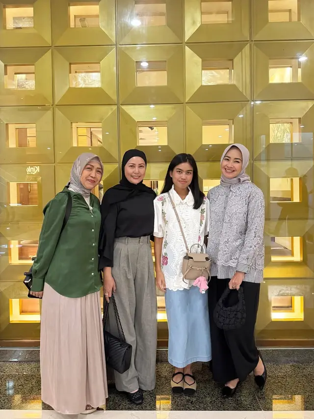 Namira Adjani dan Alya Rohali