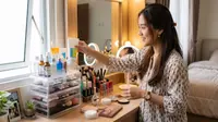 Meja Rias Selalu Berantakan? Ini Rekomendasi Acrylic Organizer yang Estetik dan Fungsional