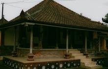 5 Model Rumah Adat Jawa Tengah dan Penjelasan Filosofisnya yang Penuh Makna